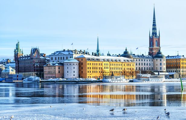 Stockholm winter city kayak tour