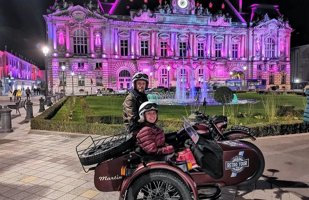 Retro sidecar tour by night