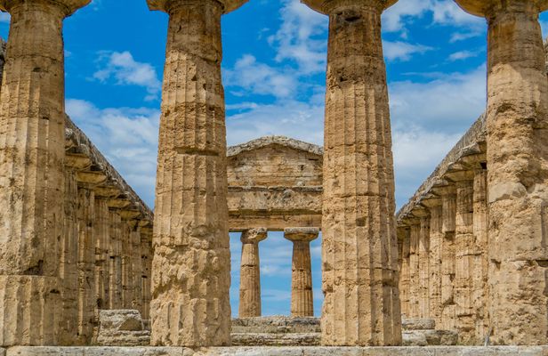 2-hour guided tour in Paestum