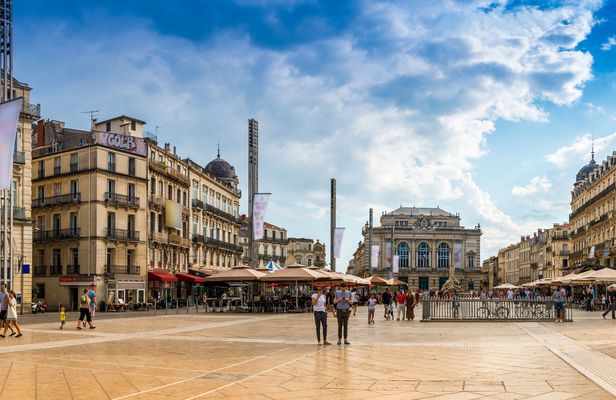 Self guided tour with interactive city game of Montpellier