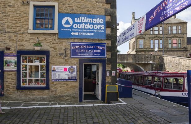 Skipton Canal self-drive day boats