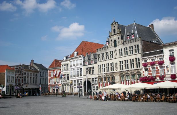 Self guided tour with interactive city game of Bergen op Zoom