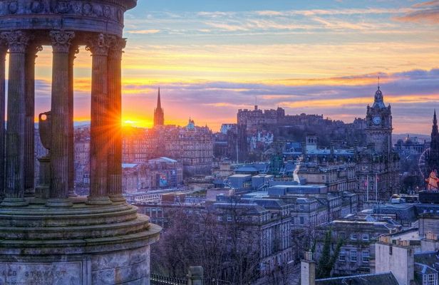 Private guided walking tour of Edinburgh