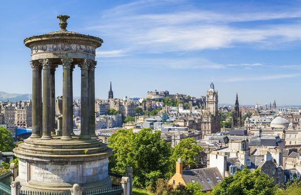 Guided group walking tour of Edinburgh