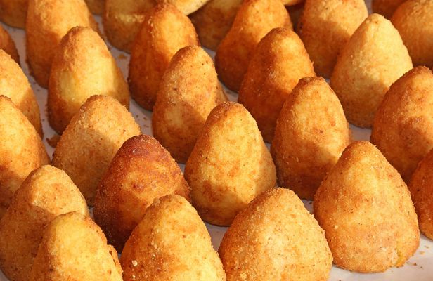 Arancini or cannoli cooking class in Taormina