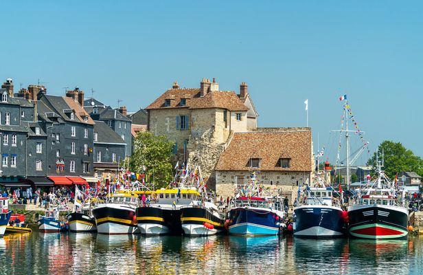 Honfleur highlights walking tour with a local guide