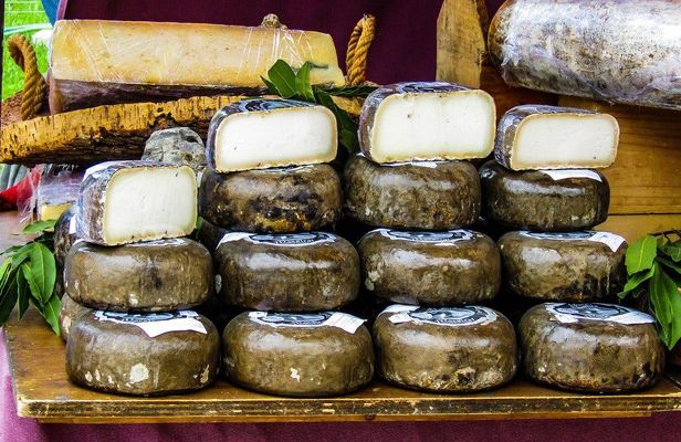 Malaga Food Tour with Tapas & Drinks with a Local