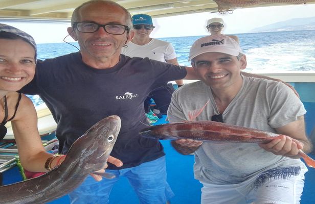 Fishing tour in Capri with lunch from Sorrento