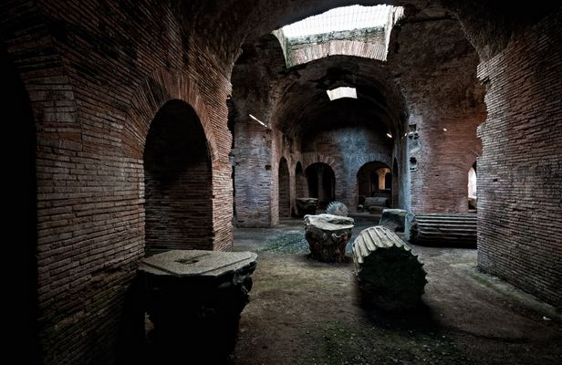 Guided tour of Pozzuoli's Ancient Roman constructions