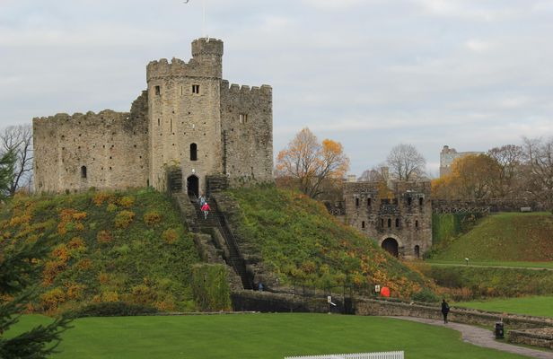 Private tour of Cardiff Castle, Caerphilly Castle and Castle Coch