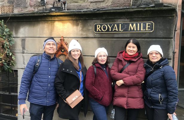 Half-day private and personalized walking tour of Edinburgh