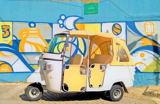 Porto full-day private tour on a tuk-tuk