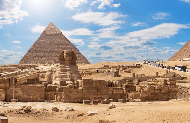 Giza Pyramids, Sphinx, and Egyptian Museum tour with lunch from Cairo