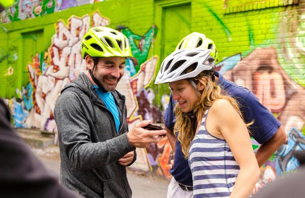 3-hour guided bike tour in Montreal