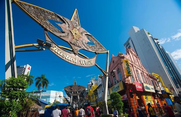 Private half-day tour culture and market exploration