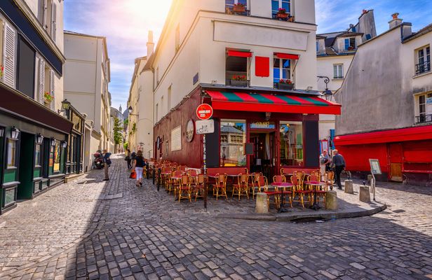 Bistrot and wine tasting tour in Montmartre