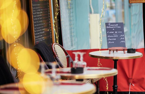 Food and wine tour in Montmartre