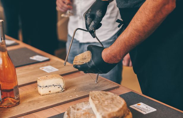 Chocolate, cheeses and French wine tasting tour in Paris