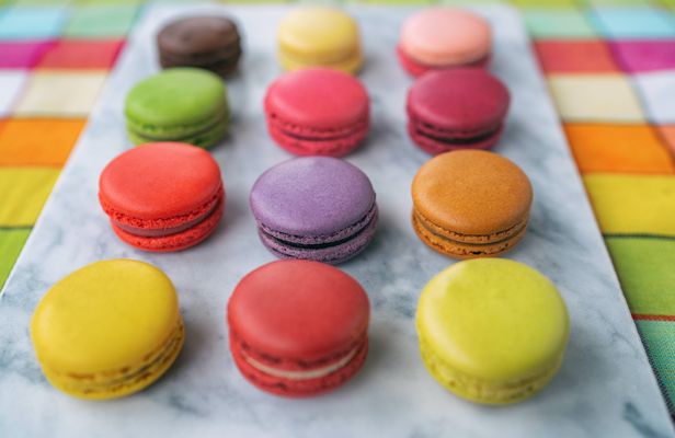 Chocolate, pastries and macaron tasting tour in Paris