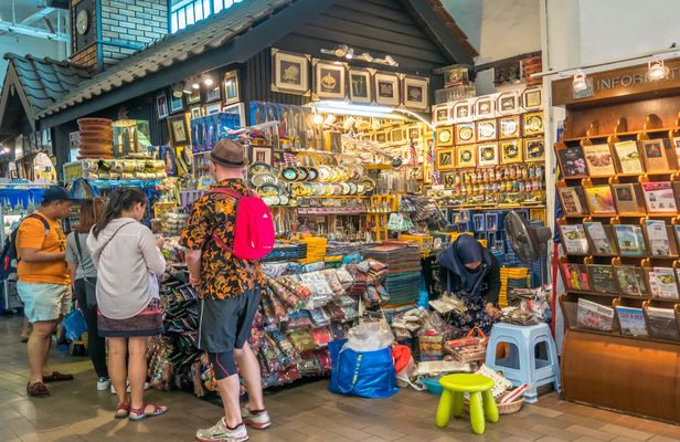 Private full-day sightseeing tour of Kuala Lumpur and Putrajaya