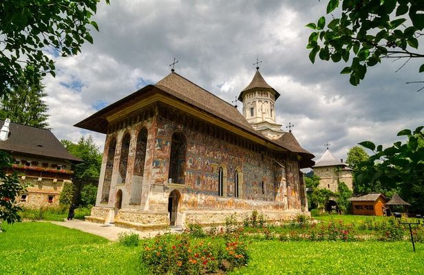 Private day trip to the UNESCO Painted Monasteries from Iasi