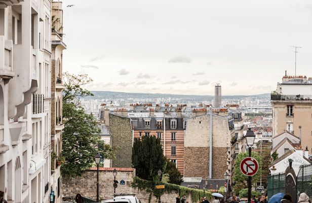 Private tour of Montmartre and Clignancourt with a local