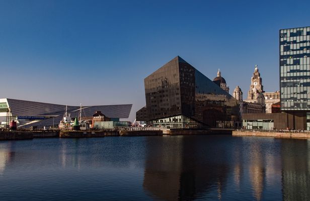 Private and personalized Liverpool kickstart walking tour