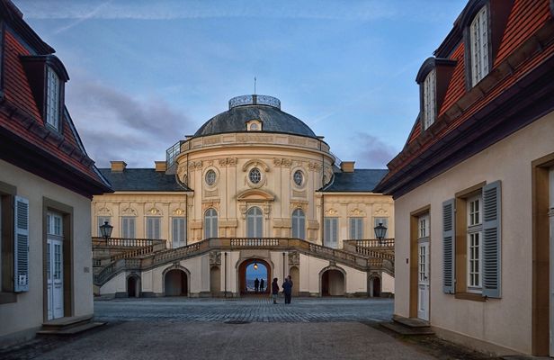 Exclusive private guided tour of the architecture of Stuttgart with a local
