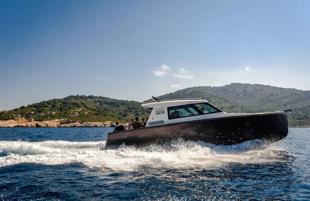 Blue Cave and islands tour from Split on luxury boat