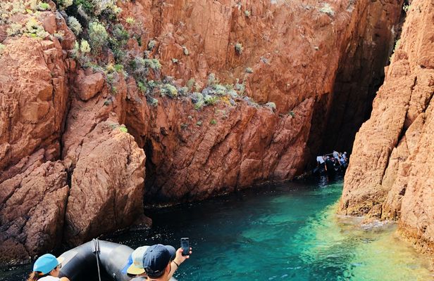 Boat & snorkeling trip to the Esterel Calanques from Cannes