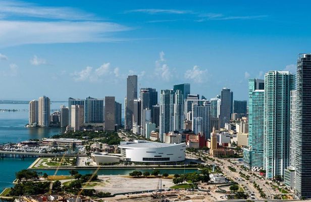 Miami bus and boat tour combo with free bike rental in South Beach
