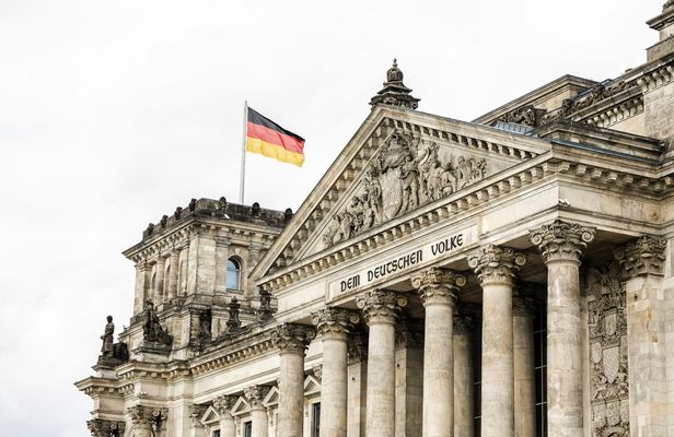 Kickstart private and personalized walking tour of Berlin