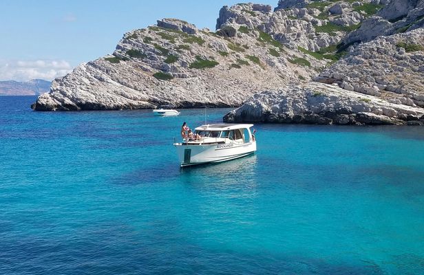 Full Day Calanques National Park Boat Tour from Vieux Port Mairie
