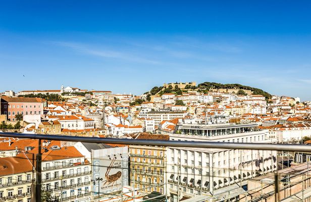 Personalized half-day tour in Lisbon with local guide