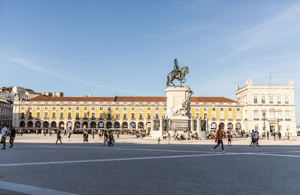 Lisbon private and personalized tour with local guide
