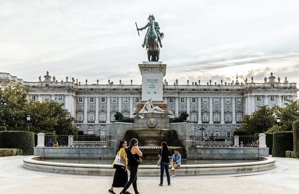 Enjoy a personalized half-day tour in Madrid with a local
