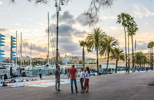 Enjoy a personalized half-day tour in Barcelona with a local