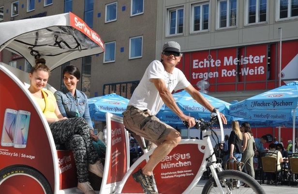 Munich 3-hour eRickshaw sightseeing and shopping tour