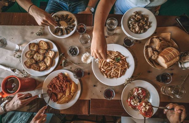 Knossos Palace and Heraklion foodie tour with transportation