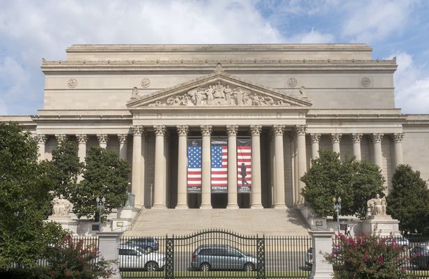 Private tour National Archives Museum