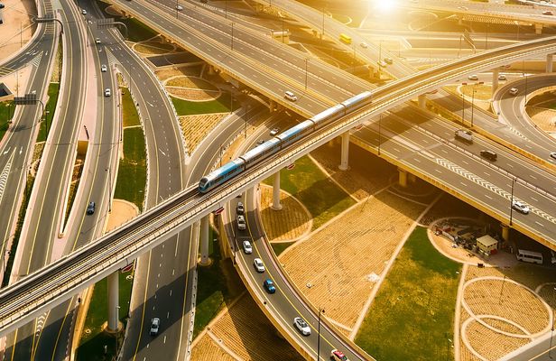 Private guided city tour in Dubai by metro