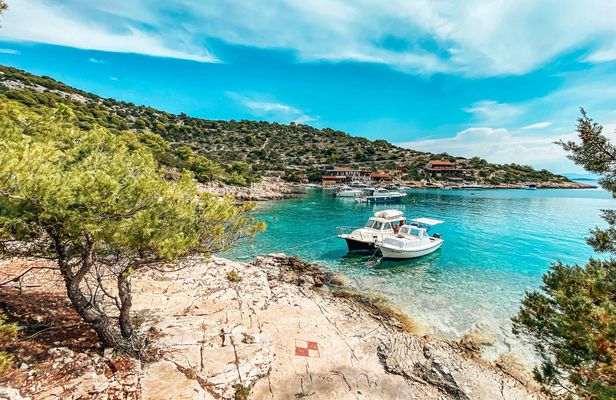 Speed boat islands tour on the archipelago of Šibenik