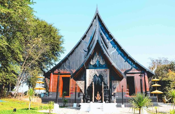 Private guided tour from Chiang Mai to Chiang Rai and its temples