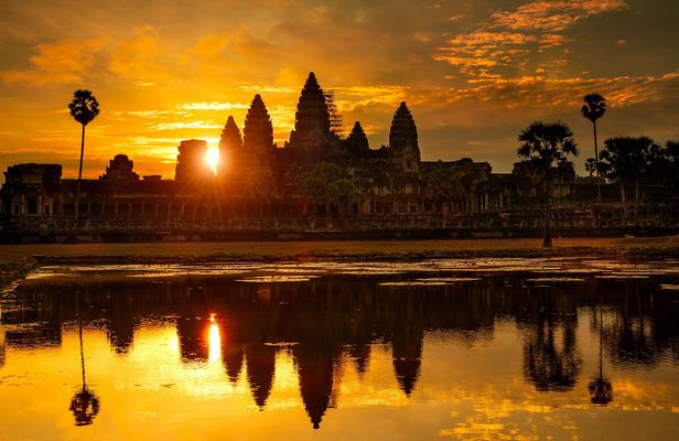 Angkor Wat sunrise tour