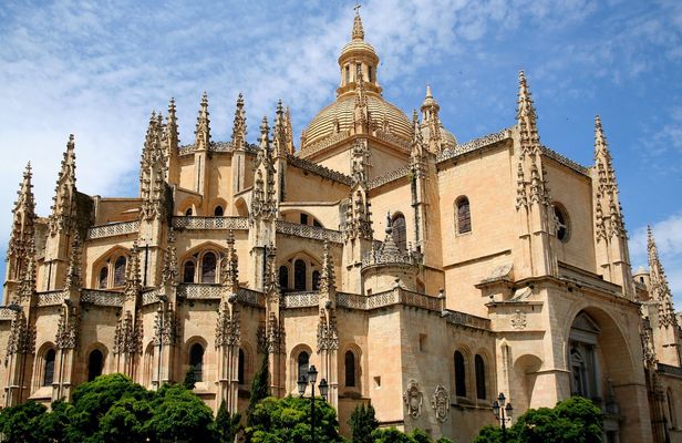 Ávila and Segovia full-day tour from Madrid