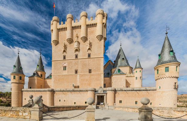 Ávila and Segovia tour with entrance tickets and typical lunch