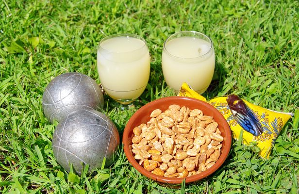 Pétanque game and drinks in Marseille
