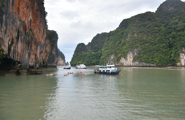 Hong starlight kayaking and Loi Krathong ceremony from Phuket