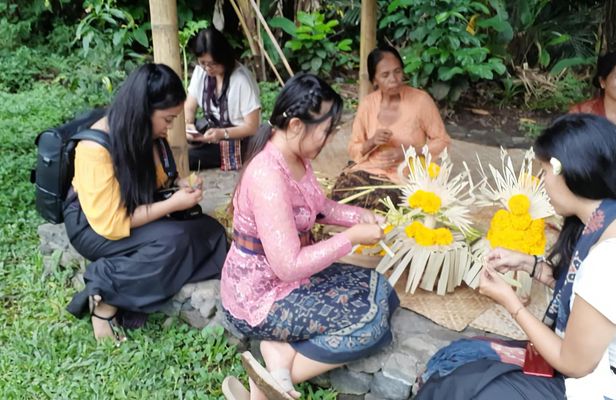 Bali Hindu rituals offering workshop