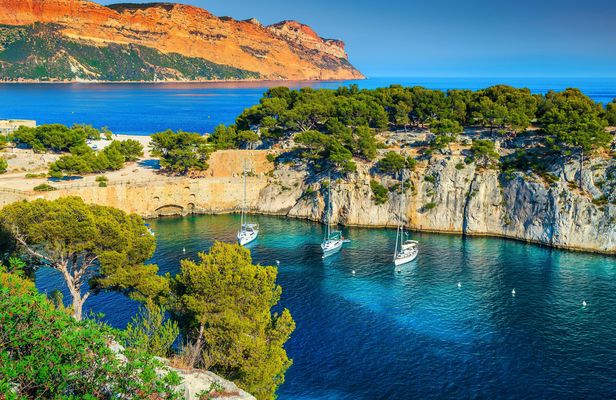 Full-day sailing excursion in the Calanques from Marseille
